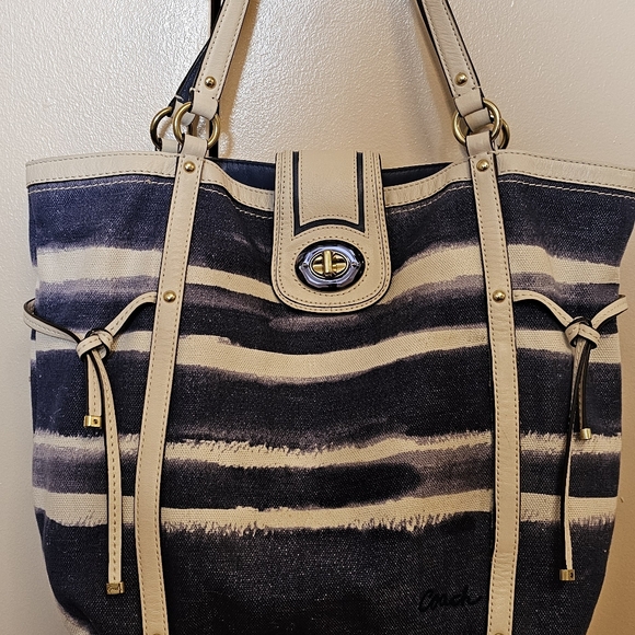 Authentic  Coach Audrey canvas large tote  #19574 EUC RARE  V-G - Picture 2 of 12